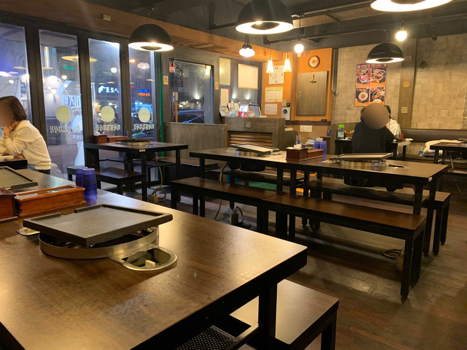Apgujeong Station Restaurant Deokssam Sidae — Deokssambol Kimchi Samgyeopsal Is Really Delicious T_T image 1