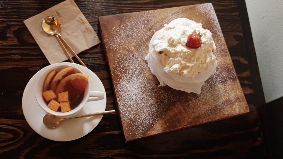 Ikseon-dong Cafe On (溫): Desserts, Coffee, and the Atmosphere Are Really Great! image 5