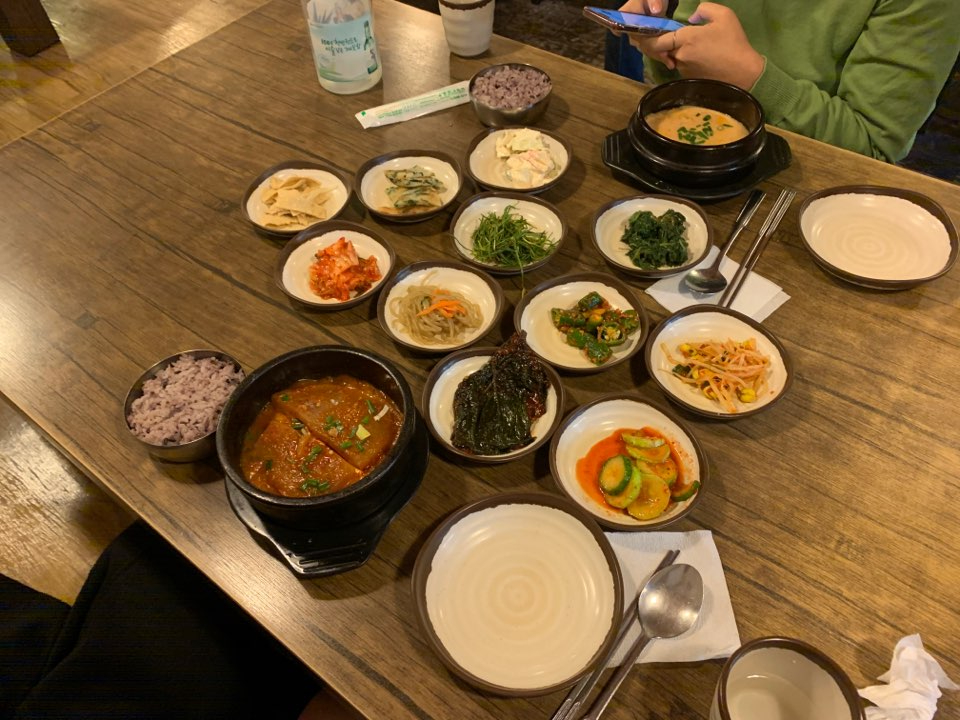 Garosu-gil Lunch Spot, Sigol Bapsang! Henry's Restaurant from I Live Alone image 8