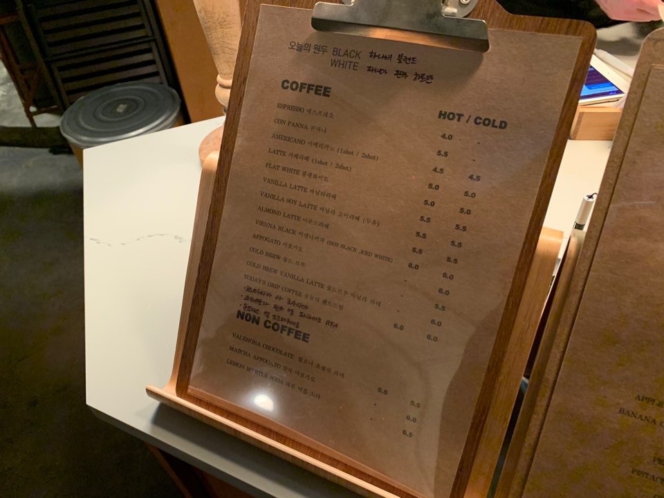 Garosu-gil Cafe Milestone — A Cafe with Delicious Vienna Coffee♡ image 2