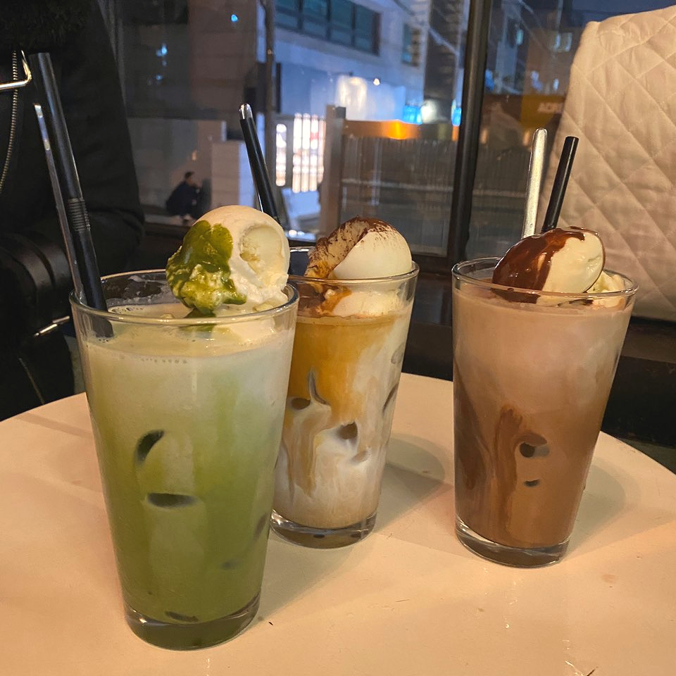 Garosu-gil Cafe Lay Bricks, with Delicious Summer Latte & Apple Pan Dessert image 5