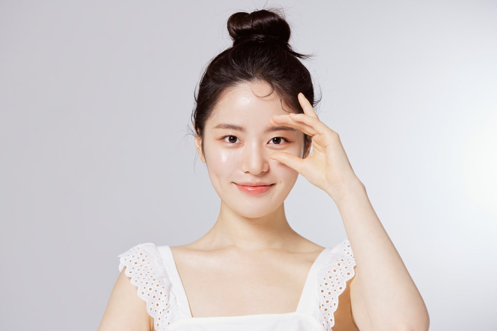 Sinsa Station: What’s the Difference Between Male Eye Surgery and Female Eye Surgery? image 4