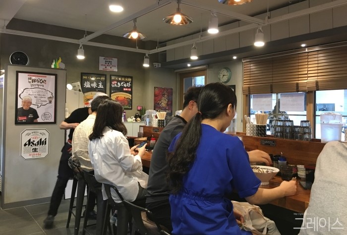 [신사 맛집] 잠실에서 핫한 맛집, 멘야하나비 신사점 오픈♡ 관련 이미지 4