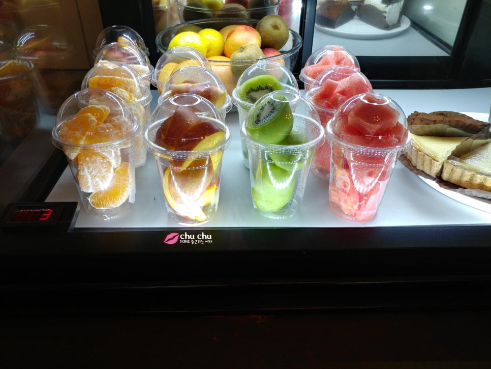 홍대역 카페 333 수박주스 관련 이미지 16