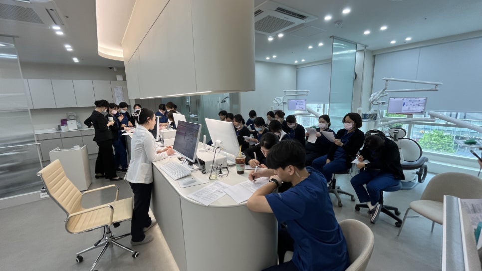 연세굿데이치과 환자분들이 있어 빛났던 한 해, 눈부실 2025년을 위해 관련 이미지 12