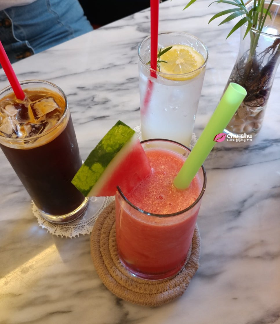 홍대역 카페 333 수박주스 관련 이미지 17