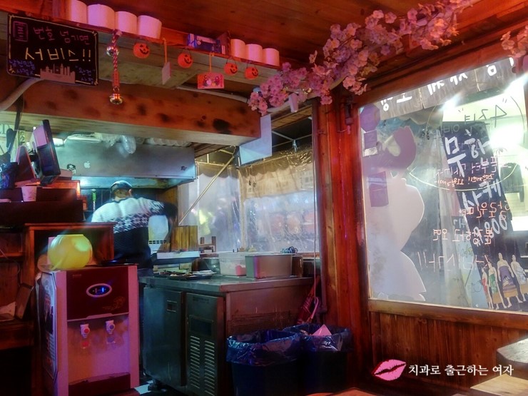 홍대 즉석떡볶이 <바로튀김>의 해물떡볶이+통통오징어튀김 냠냠 ♬ 관련 이미지 16