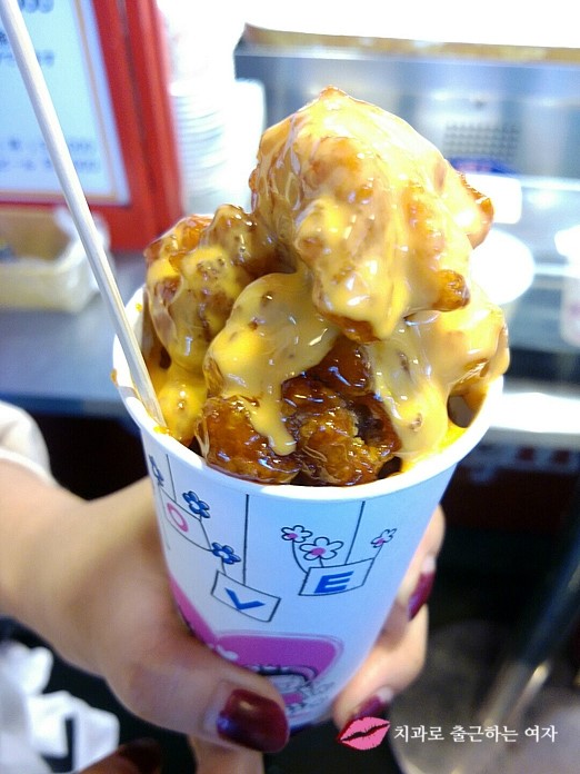 홍대 홍컵 치즈닭강정 먹으면서 홍대 돌아다님 ㅎㅎ 관련 이미지 3