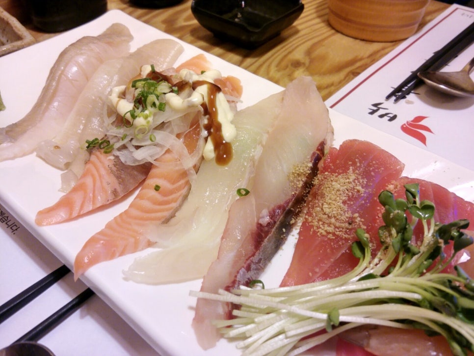 홍대 초밥 맛집 으로 소문난 <박용석 스시> , 특초밥 + 연어롤 + 새우튀김 ♬ 관련 이미지 1