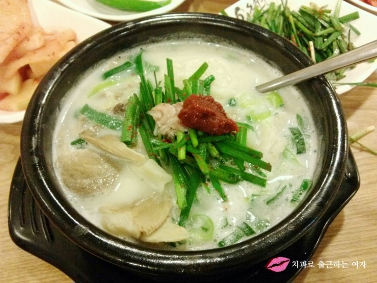 진한 국물이 일품인 돼지국밥 한그릇! 합정 돈수백 돈탕반 ♥ 관련 이미지 5