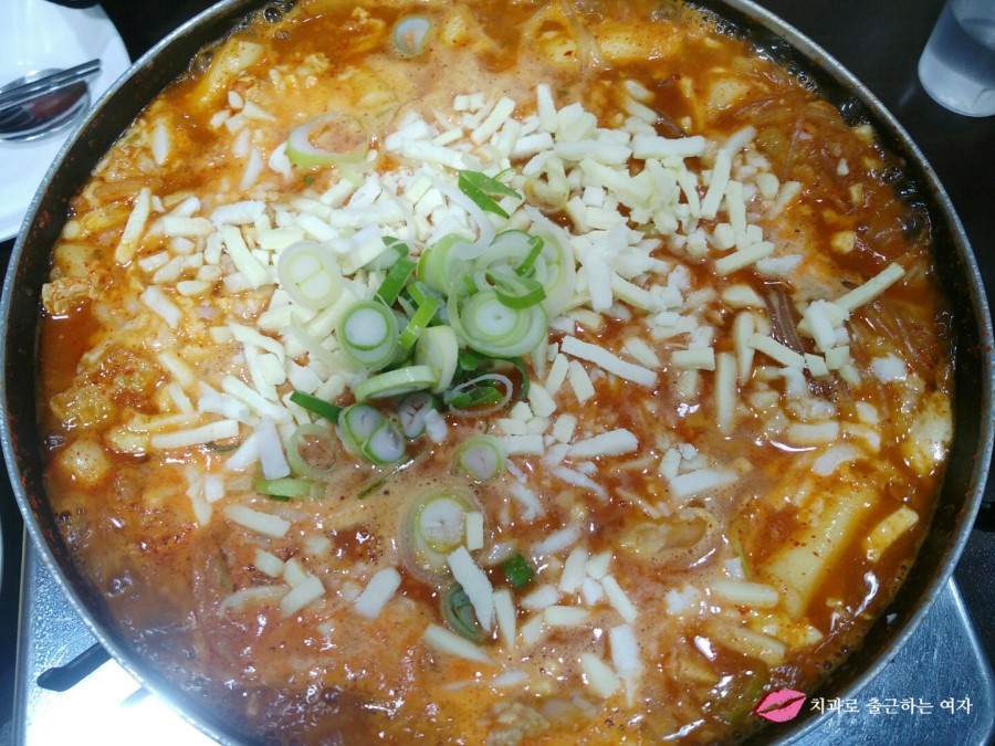 신촌 즉석떡볶이 먹으러, 먹쉬돈나 치즈떡볶이+볶음밥 관련 이미지 4