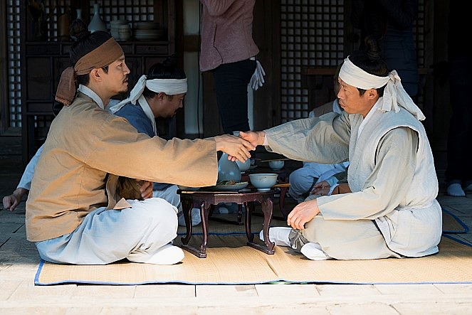 영화 <럭키>, 역대 코영화 미디 최단기간 200만 돌파 할만하네요 ㅋ 관련 이미지 11