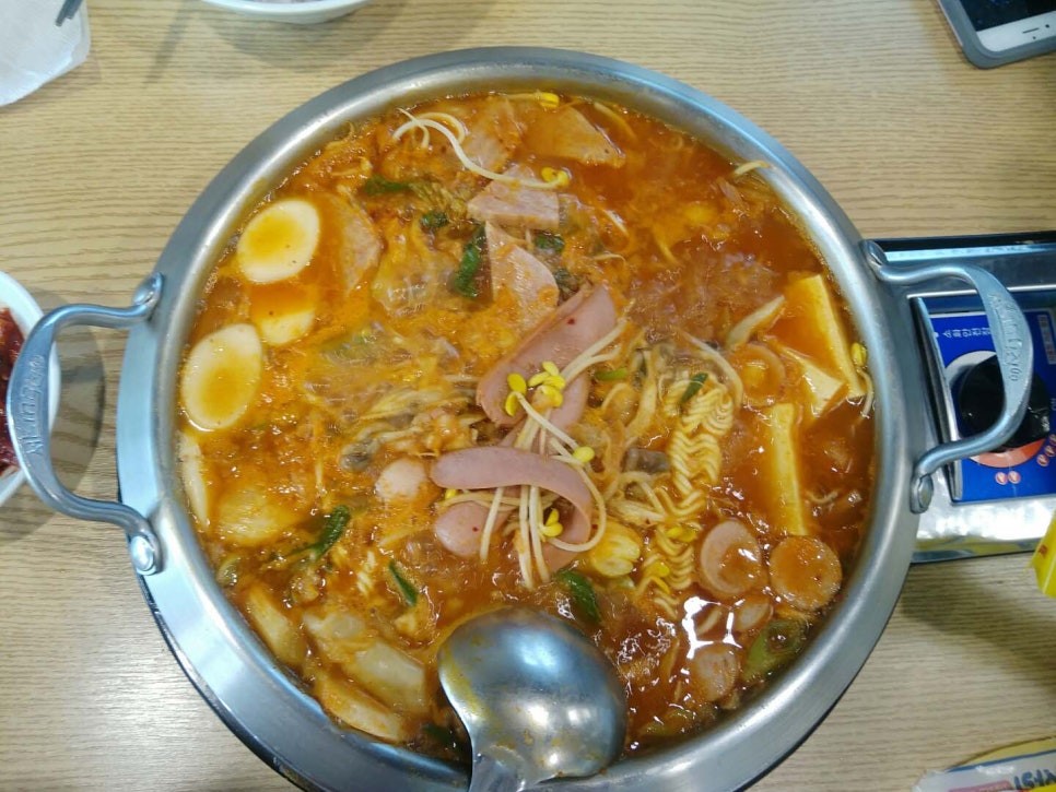 망원동 맛집 <쉐프의 부대찌개>, 피자랑 같이 먹어요! 관련 이미지 1