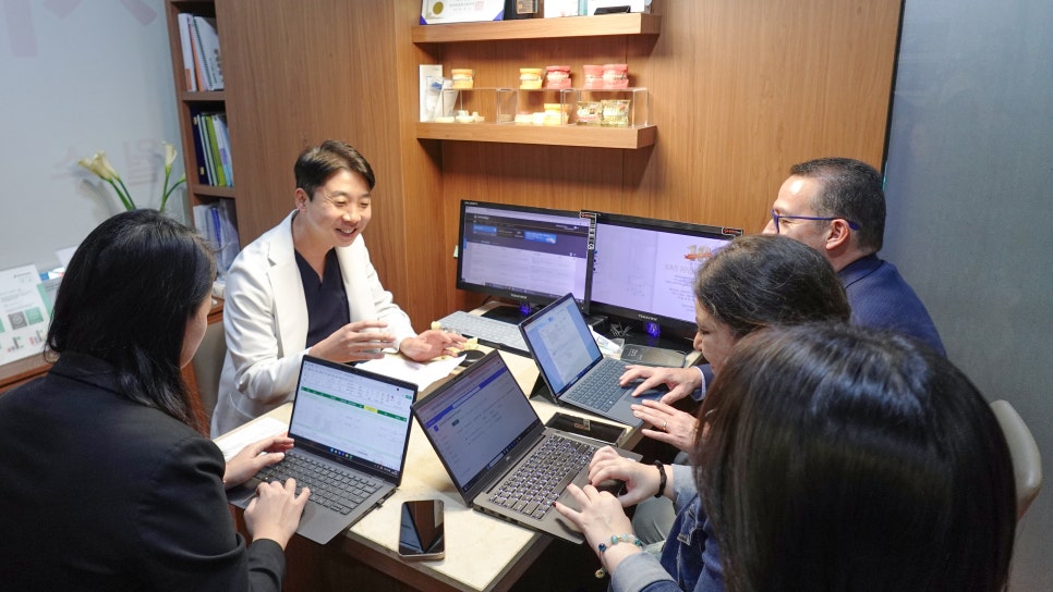 인비절라인 유럽과 태평양 지역 전문가들의 특별한 수서점 방문기 관련 이미지 3