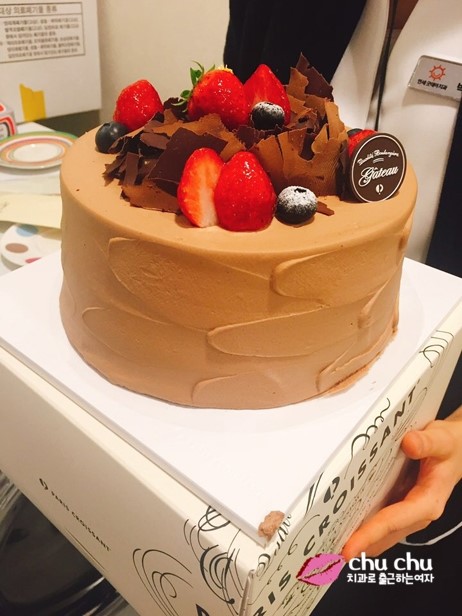 #딸기스타그램 #딸기케이크 #초코딸기케이크 선물 받았어요 :) 관련 이미지 2