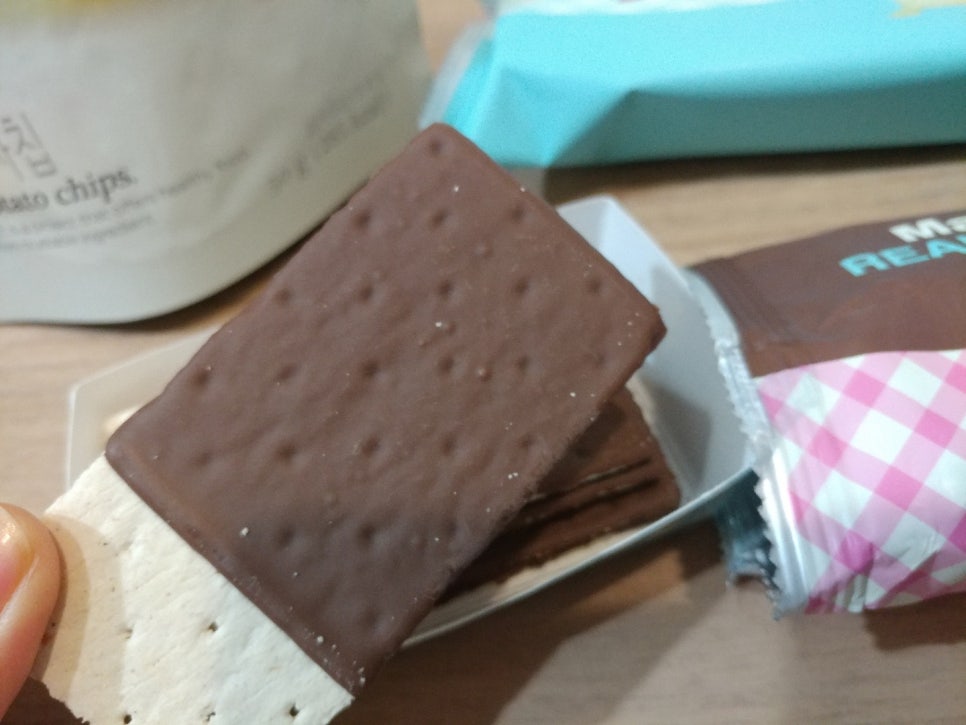 올리브영 과자 - 바삭한 감자칩 & 마켓오 리얼크래커 초코 관련 이미지 9