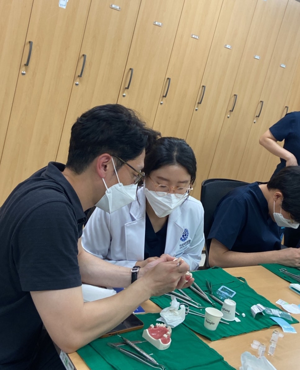 [현장기록] 정재욱 원장님, 신촌세브란스 치과대학병원 강의 및 실습지도 관련 이미지 3