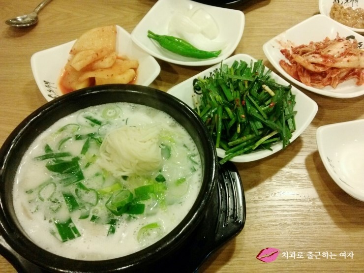 진한 국물이 일품인 돼지국밥 한그릇! 합정 돈수백 돈탕반 ♥ 관련 이미지 2