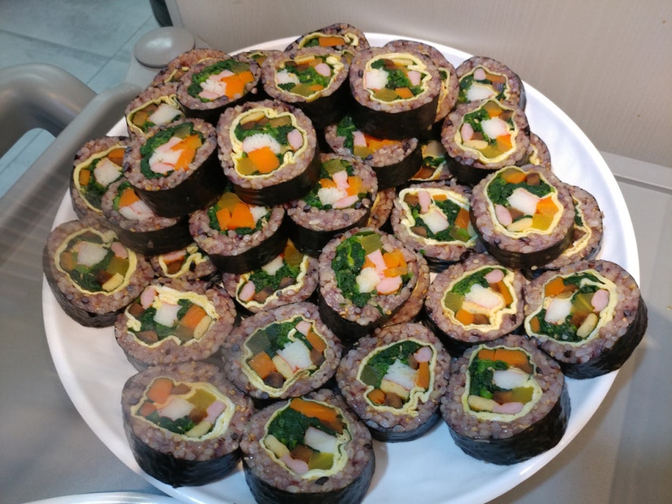 오늘의 점심 :) 따뜻한 가락국수 + 직접 싼 김밥 &hearts; 관련 이미지 3