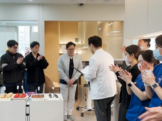 견고한 성장의 10년, 장기근속상 수여식 현장 관련 이미지 2