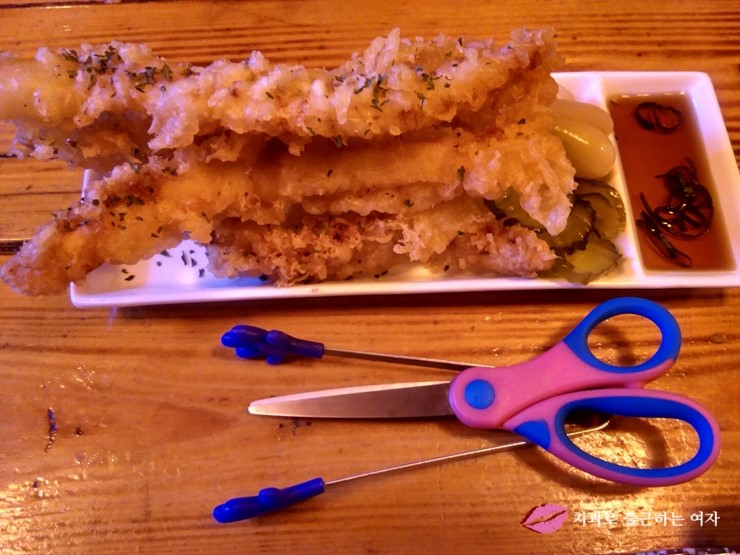 홍대 즉석떡볶이 <바로튀김>의 해물떡볶이+통통오징어튀김 냠냠 ♬ 관련 이미지 18