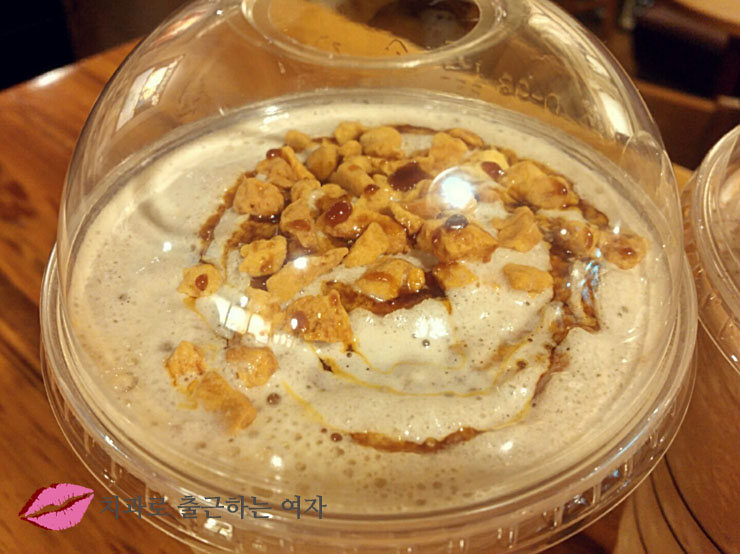 스타벅스 허니 크런치 캬라멜 프라푸치노 벤티 + 화이트 초콜렛 모카 프라푸치노 벤티 관련 이미지 4