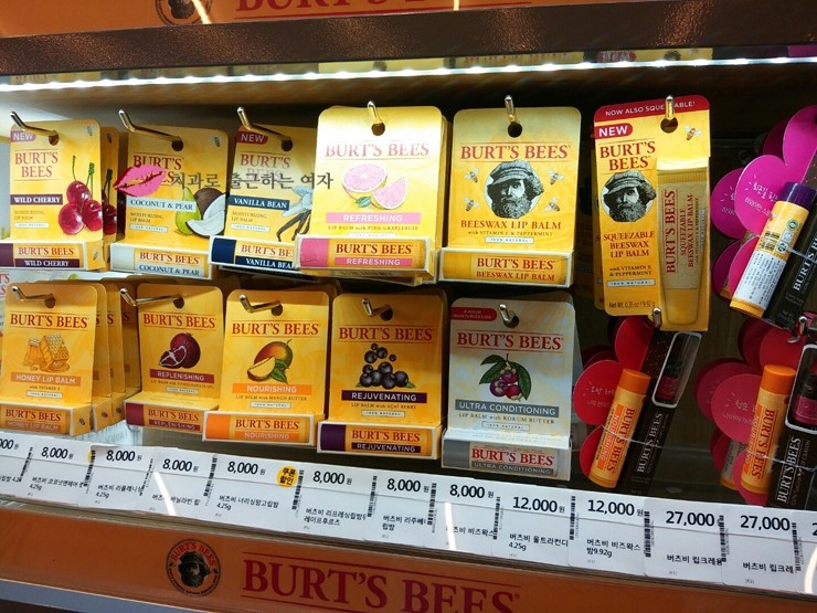 촉촉한 입술을 위하여 ♬ 버츠비 리프레싱 립밤 관련 이미지 1