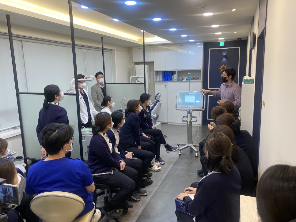 아이테로(iTero) 구강스캐너로 교정전후 시뮬레이션 결과를 확인하실 수 있습니다. 관련 이미지 8