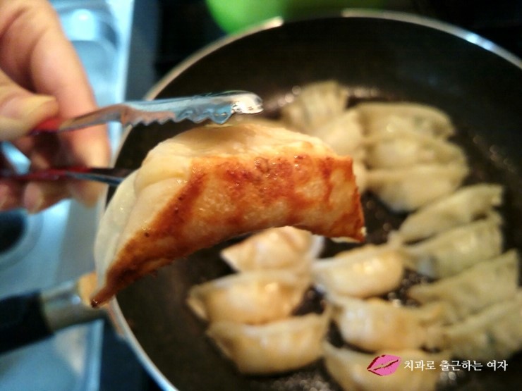 집밥 백선생 군만두 튀기는 방법, 촉촉함과 바삭함의 조화 &hearts; 관련 이미지 5