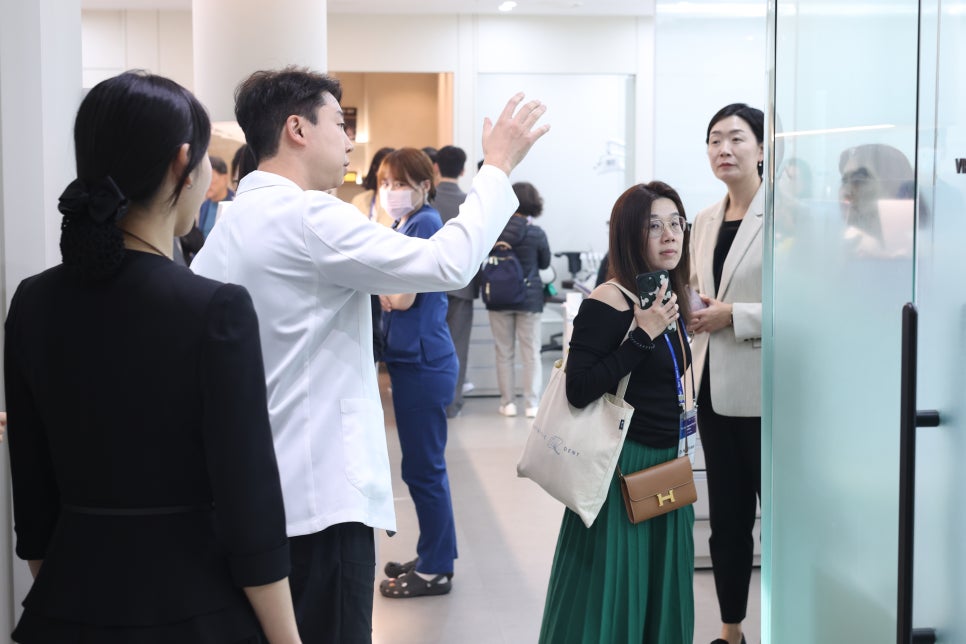 연세굿데이치과를 방문한 대만 치과의사들과의 뜻깊은 교류 현장! 관련 이미지 5