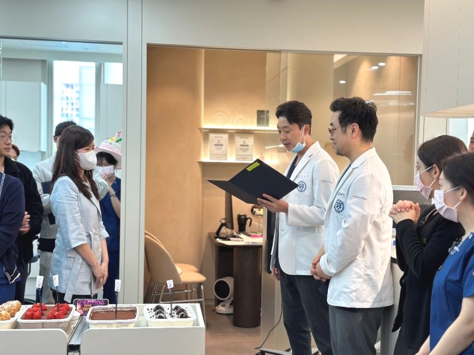 견고한 성장의 10년, 장기근속상 수여식 현장 관련 이미지 6