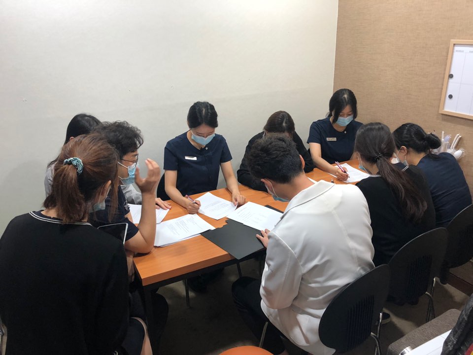 연세굿데이치과 기공세미나 PART 2. shade taking 관련 이미지 2