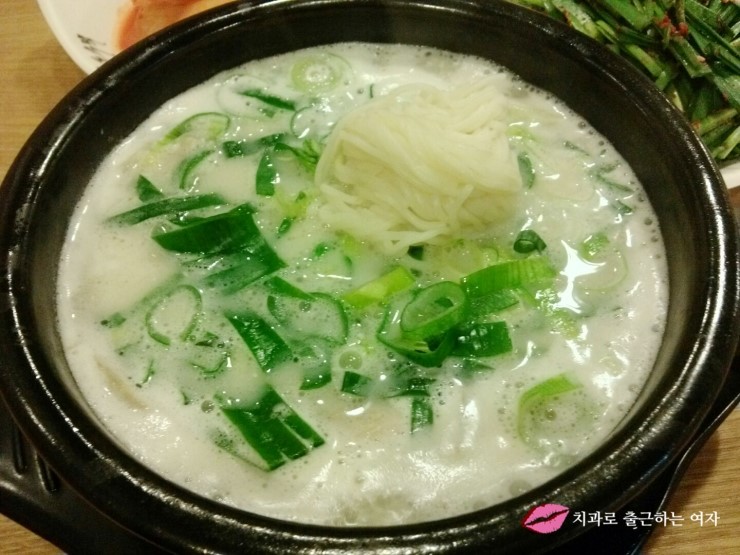 진한 국물이 일품인 돼지국밥 한그릇! 합정 돈수백 돈탕반 ♥ 관련 이미지 3