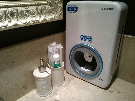 양치 안해서 당황하셨다구요? 일회용 칫솔과 가그린이 준비되어 있습니다 ^^ 관련 이미지 1