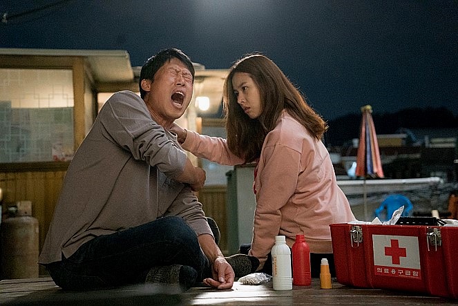 영화 <럭키>, 역대 코영화 미디 최단기간 200만 돌파 할만하네요 ㅋ 관련 이미지 9