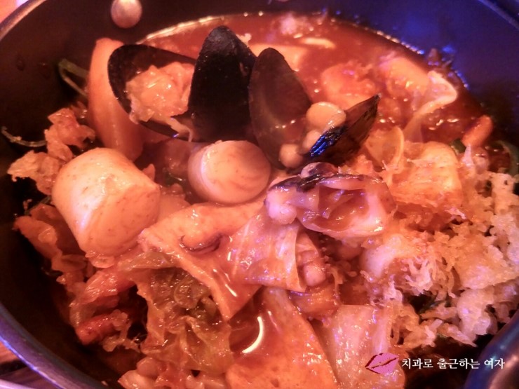 홍대 즉석떡볶이 <바로튀김>의 해물떡볶이+통통오징어튀김 냠냠 ♬ 관련 이미지 23