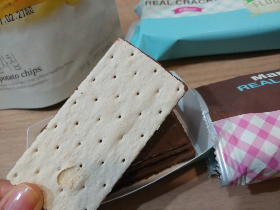 올리브영 과자 - 바삭한 감자칩 & 마켓오 리얼크래커 초코 관련 이미지 10