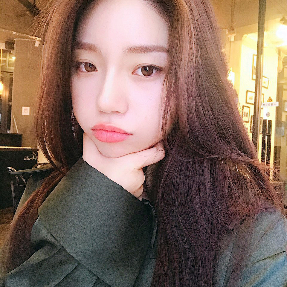 신대방역치과 미소 띤 예쁜 모습 관련 이미지 1