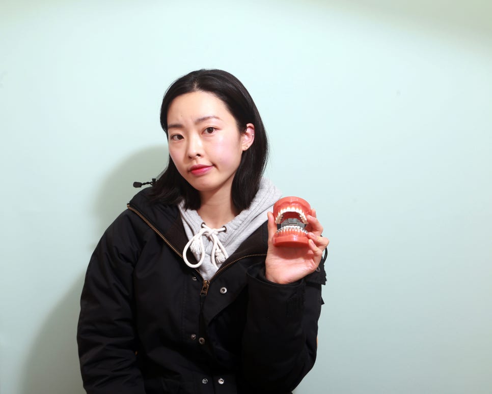 앞니부분교정후기 정갈한 미소가 보여 관련 이미지 2
