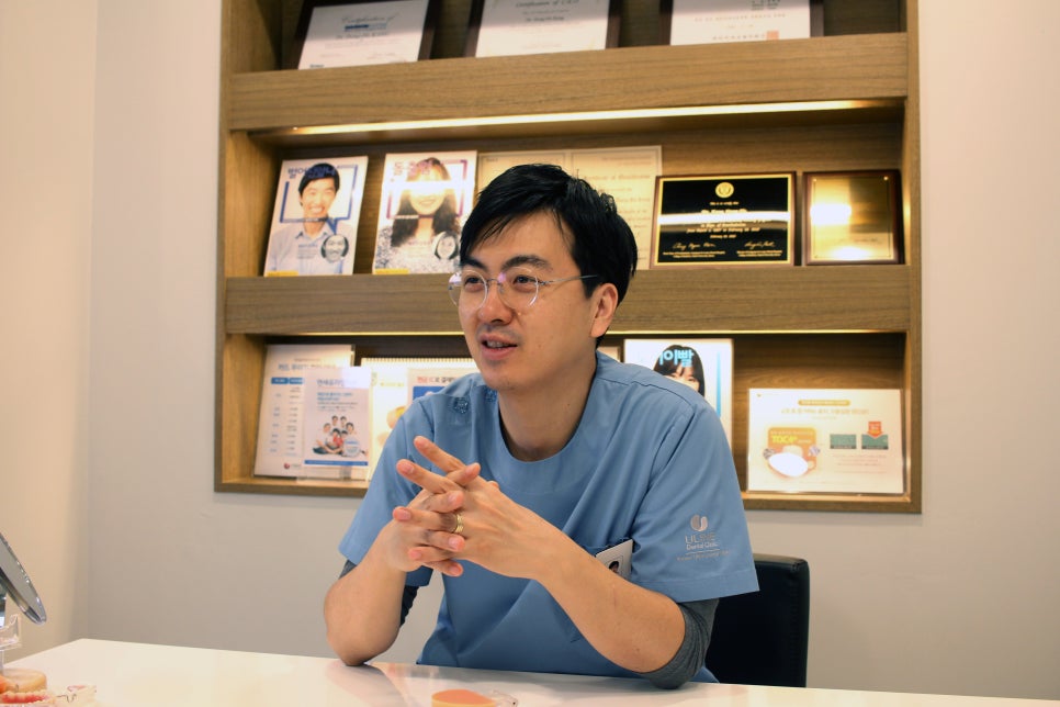 신대방역치과 미소 띤 예쁜 모습 관련 이미지 6
