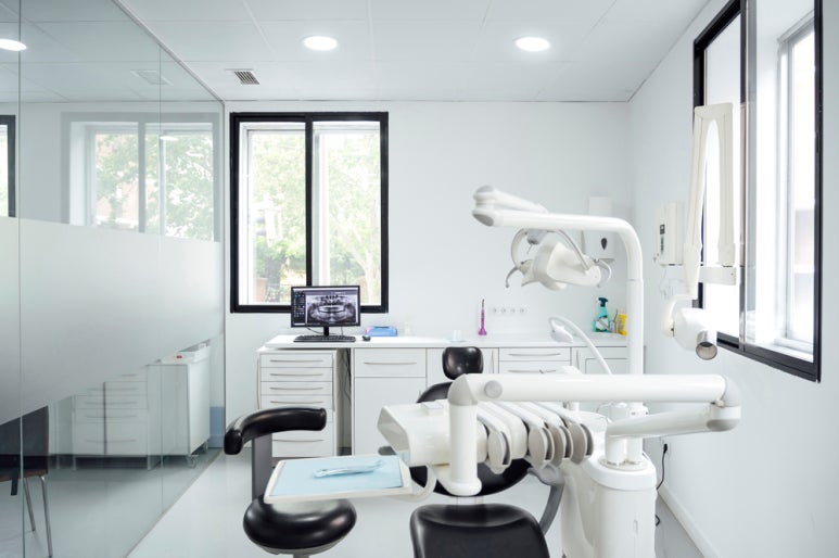 Important Things to Consider When Choosing an Implant Dentistry Clinic image 1