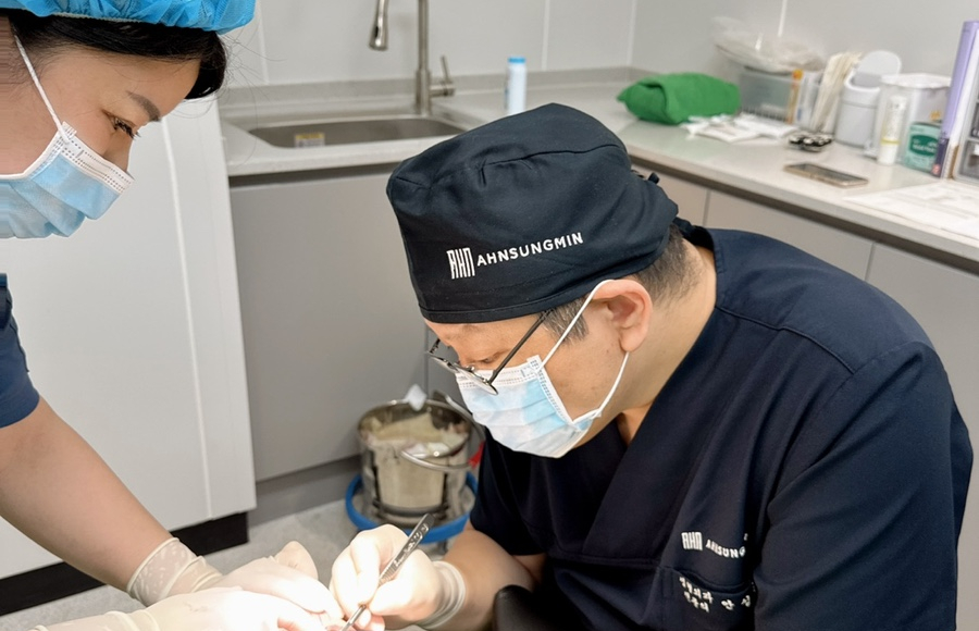 눈썹 거상 수술 후 30일 경과, 1년 경과 관련 이미지 16