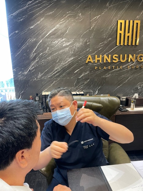 중년 남자 눈 밑 수술 후회 없이 안전하게 잘하려면 [성형외과 전문의 안성민] 관련 이미지 9