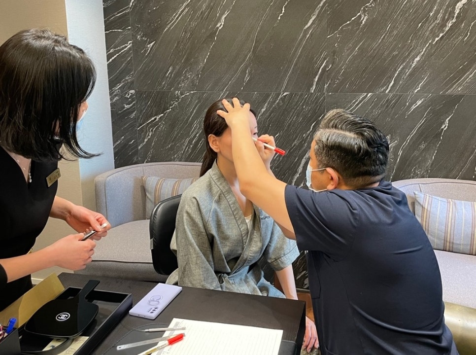 중년의 눈밑지방재배치 수술과 회복 과정 알아보기 관련 이미지 8