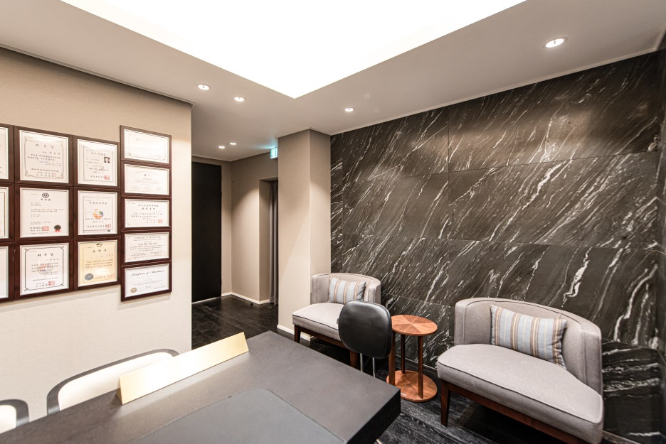 눈밑지방수술 나에게 적합한 방식은? 관련 이미지 1