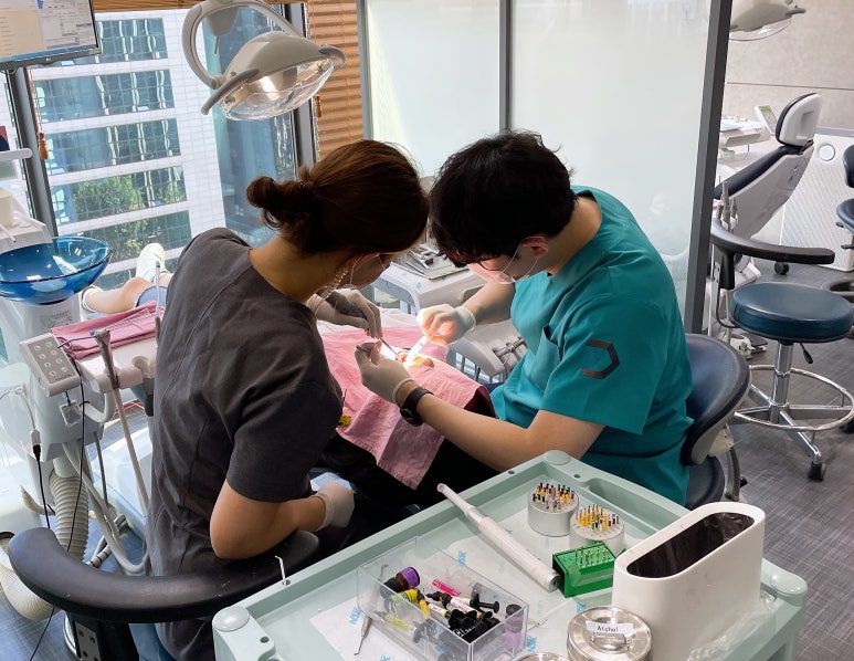 라미네이트올세라믹, 차이점과 치료사례까지 모두 공유합니다. 관련 이미지 1