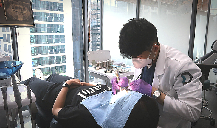 법랑질성형, 앞니 치아모양이 고민이라면 관련 이미지 1