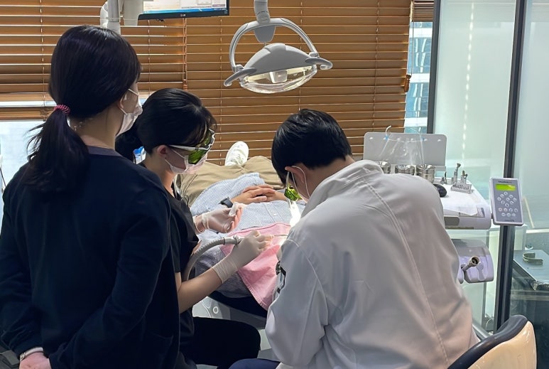앞니신경치료 아픈가요? 이 글 보시면 겁 안나실거라 확신합니다. 관련 이미지 1