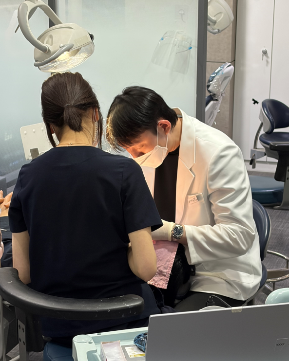 Laminated Veneer Removal: If You Want It Done Safely Without Pain, Check Just One Thing image 3