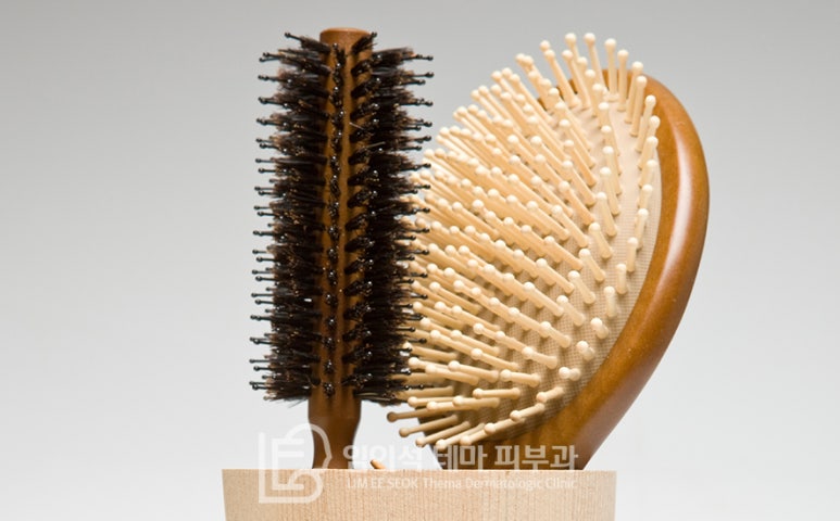 A Good Combing Method for Scalp Care and Hair Loss Prevention - Lee Miseok Dermatology image 1